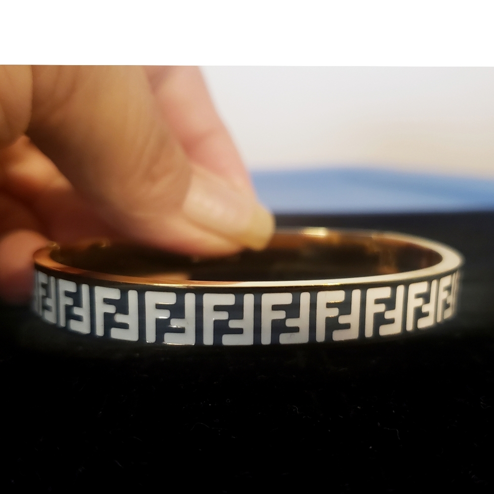 18k Gold Plated Titanium Steel Bracelet Double F Design Bangle White Letter New - Picture 4 of 7